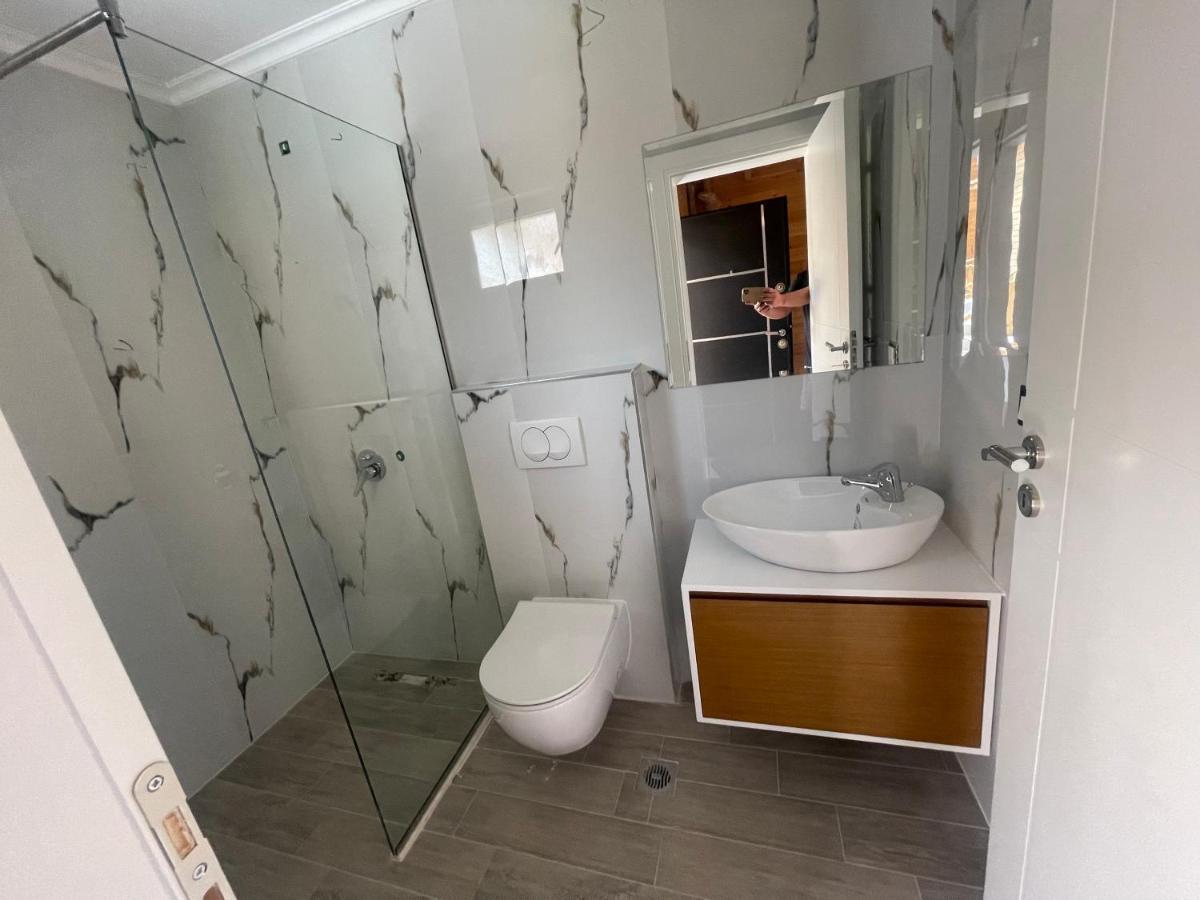 Bujtina Siar Hotell Pogradec Exteriör bild