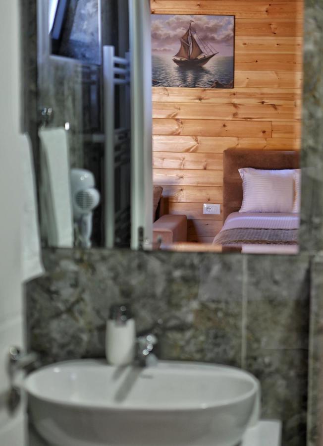 Bujtina Siar Hotell Pogradec Exteriör bild