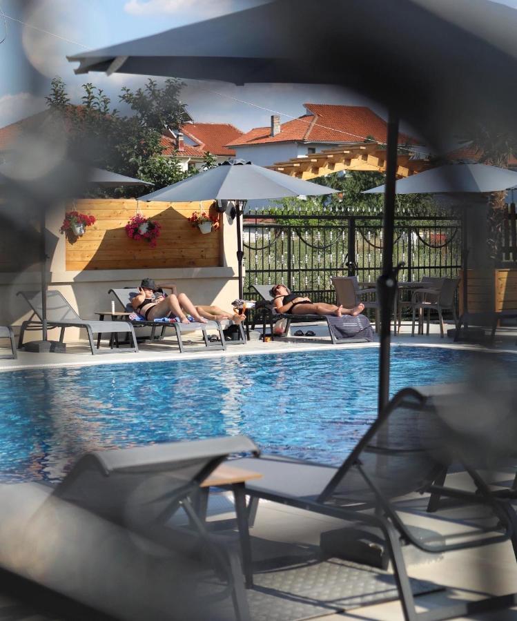 Bujtina Siar Hotell Pogradec Exteriör bild