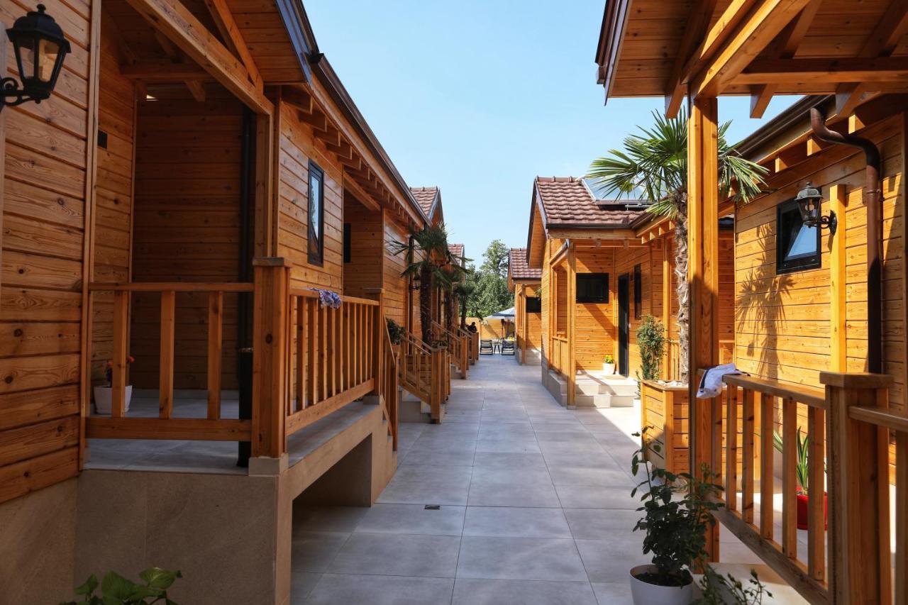 Bujtina Siar Hotell Pogradec Exteriör bild