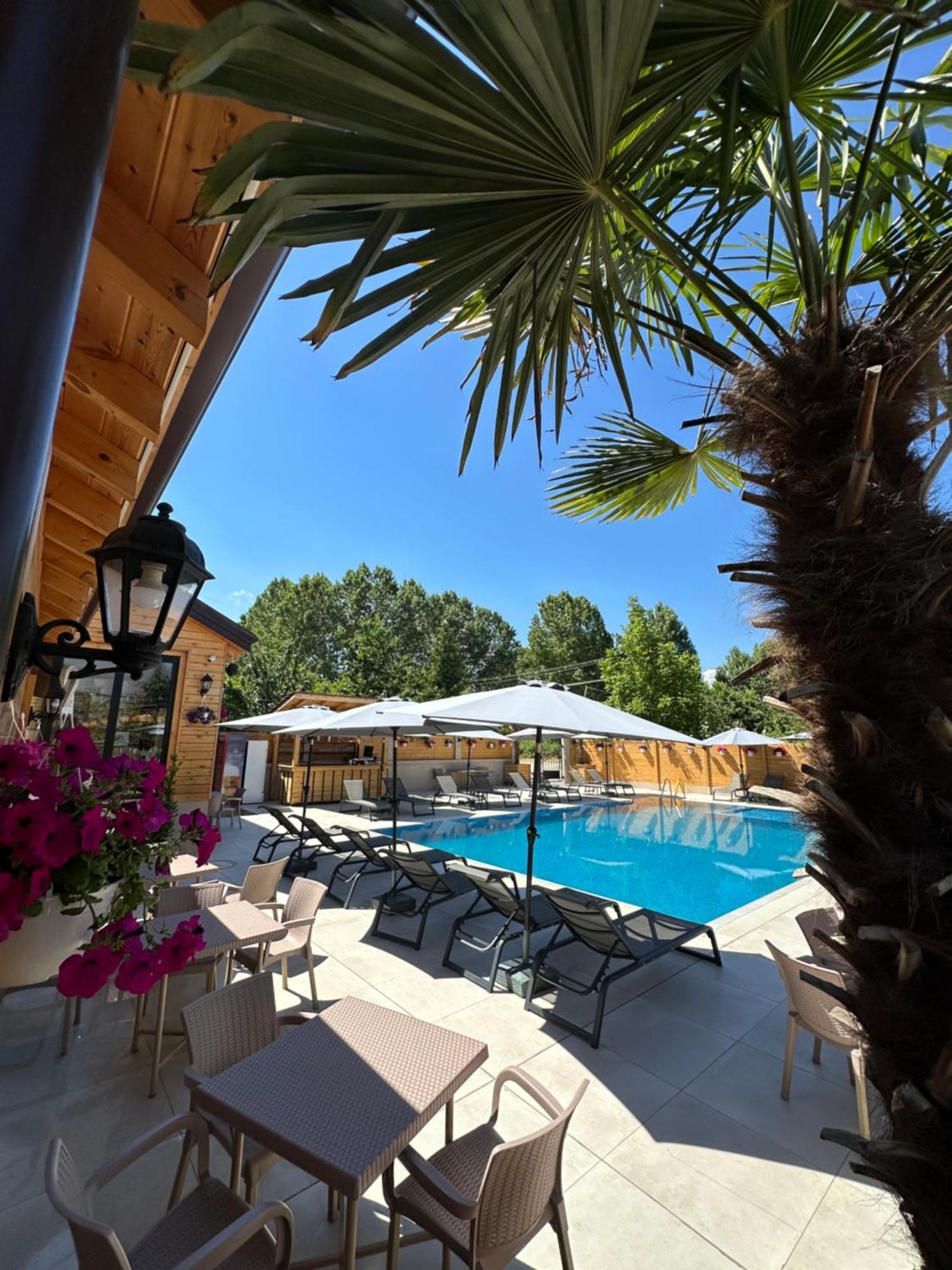 Bujtina Siar Hotell Pogradec Exteriör bild